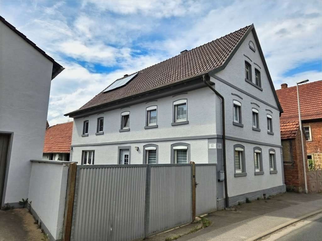 Immobilie in Königsberg in Bayern - Dreiseithof mit historischem Flair! Viele Nebengebäuden, große Grünfläche -Tierhaltung möglich- - Bild 2