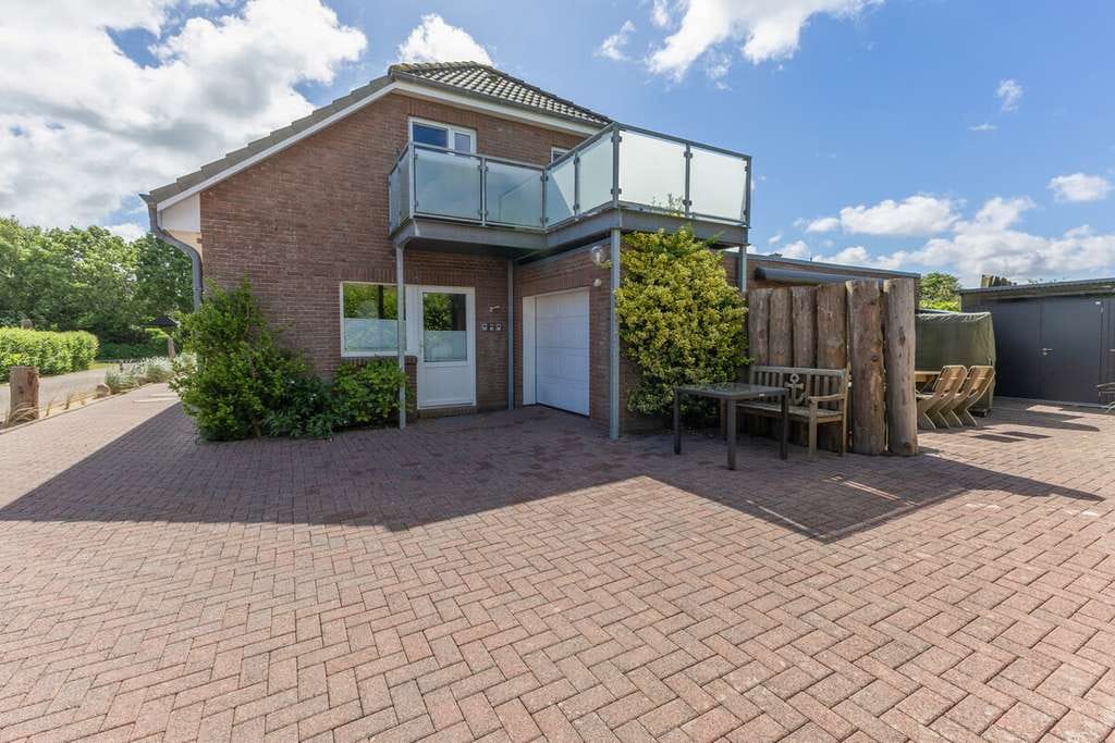 Immobilie in Büsumer Deichhausen - Herzensheim für große Träume – XXL-Haus mit Traumgarten & Wintergarten - Bild 1