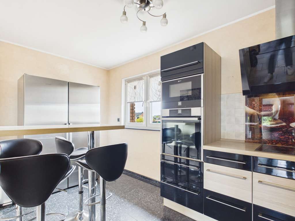 Immobilie in Kreuzau - KAPITALANLAGE MIT POTENZIAL: Großzügige Maisonettewohnung mit Garten & Garage - Bild 2