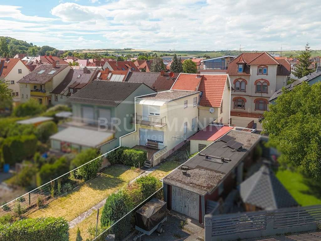 Immobilie in Grünstadt - Mehr Raum für alle: Großes Familienhaus mit Garten in zentraler Wohnlage! - Bild 3