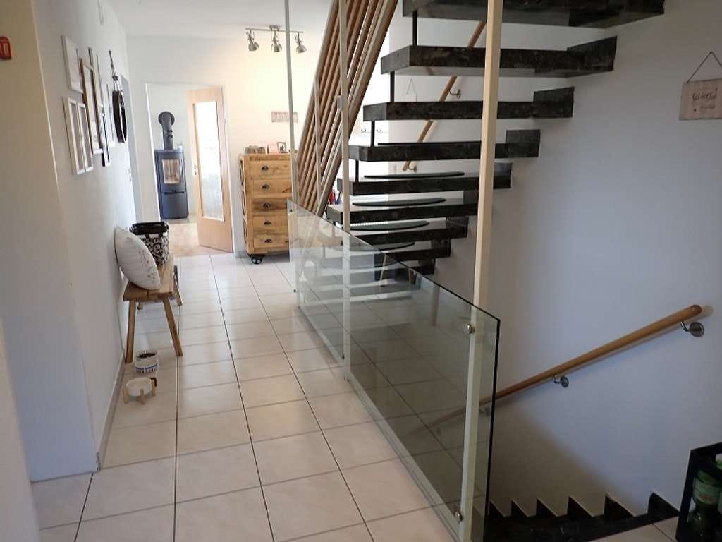 Immobilie in Altenriet - SCHÖNES UND SEHR GEPFLEGTES EINFAMILIENHAUS - MIT EINLIEGERWOHNUNG UND DREI GARAGEN - Bild 2