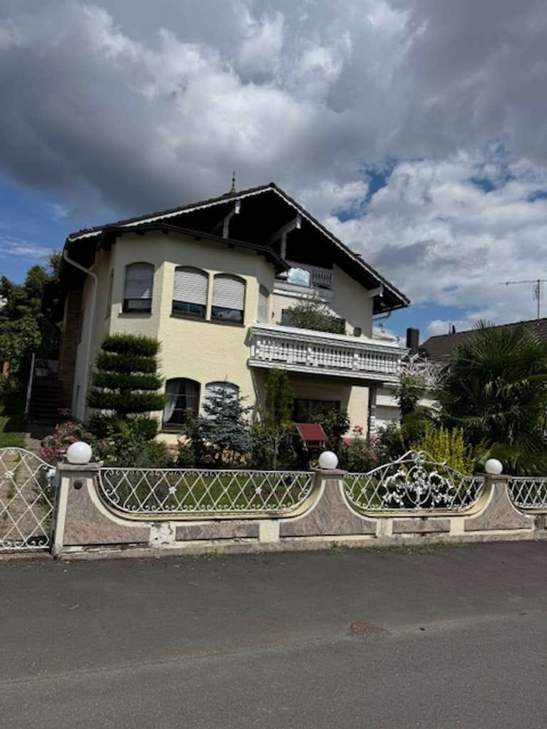 Immobilie in Biebertal - Tolles Haus 3 Generationen Haus  im Grünen - Bild 1