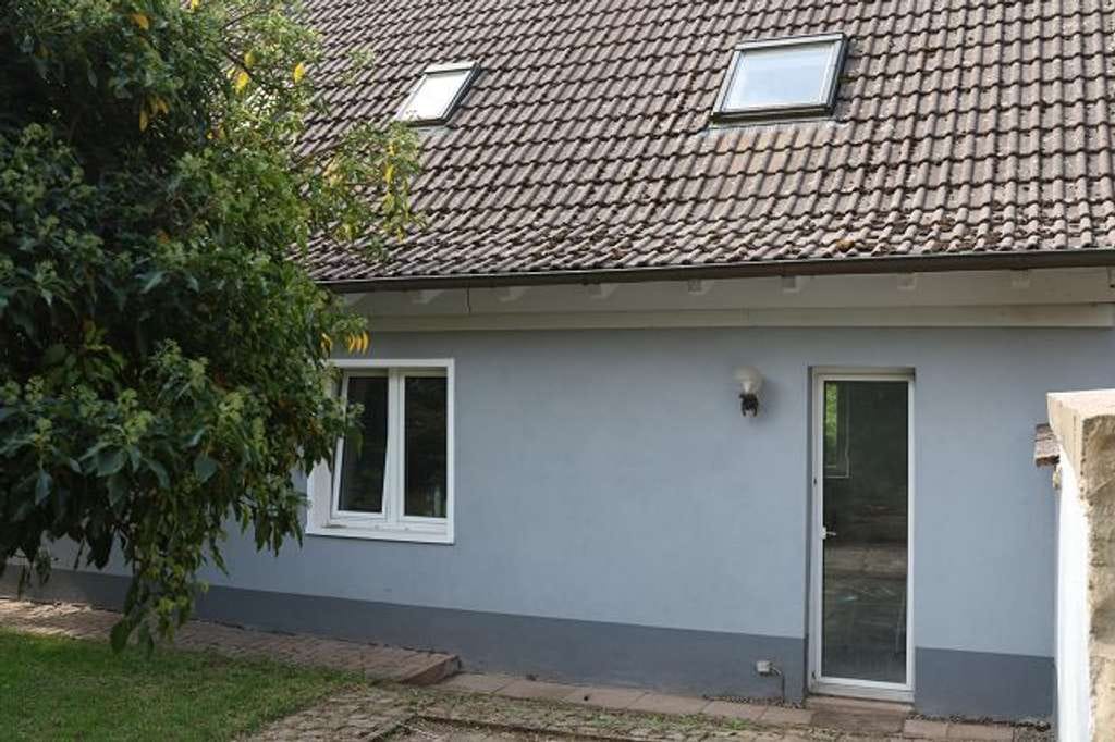 Immobilie in Jettenbach - Komplett renoviertes Einfamilienhaus mit Carport und ebenen Grundstück. - Bild 4