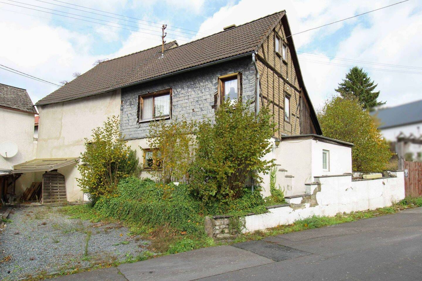 Immobilie in Wölferlingen - Einfamilienhaus mit Ausbaupotential, Garage und Freistellplatz - Bild 0