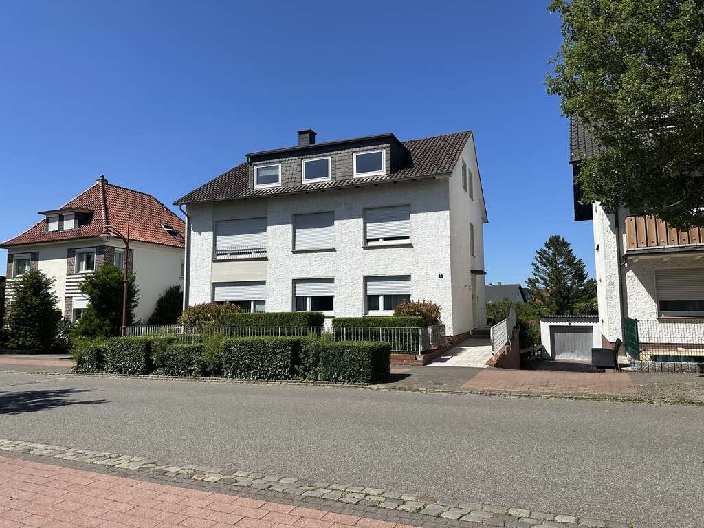 Immobilie in Preußisch Oldendorf - Eine 1A Kapitalanlage ist dieses 3-Familienhaus im Zentrum von Bad Holzhausen... - Bild 0