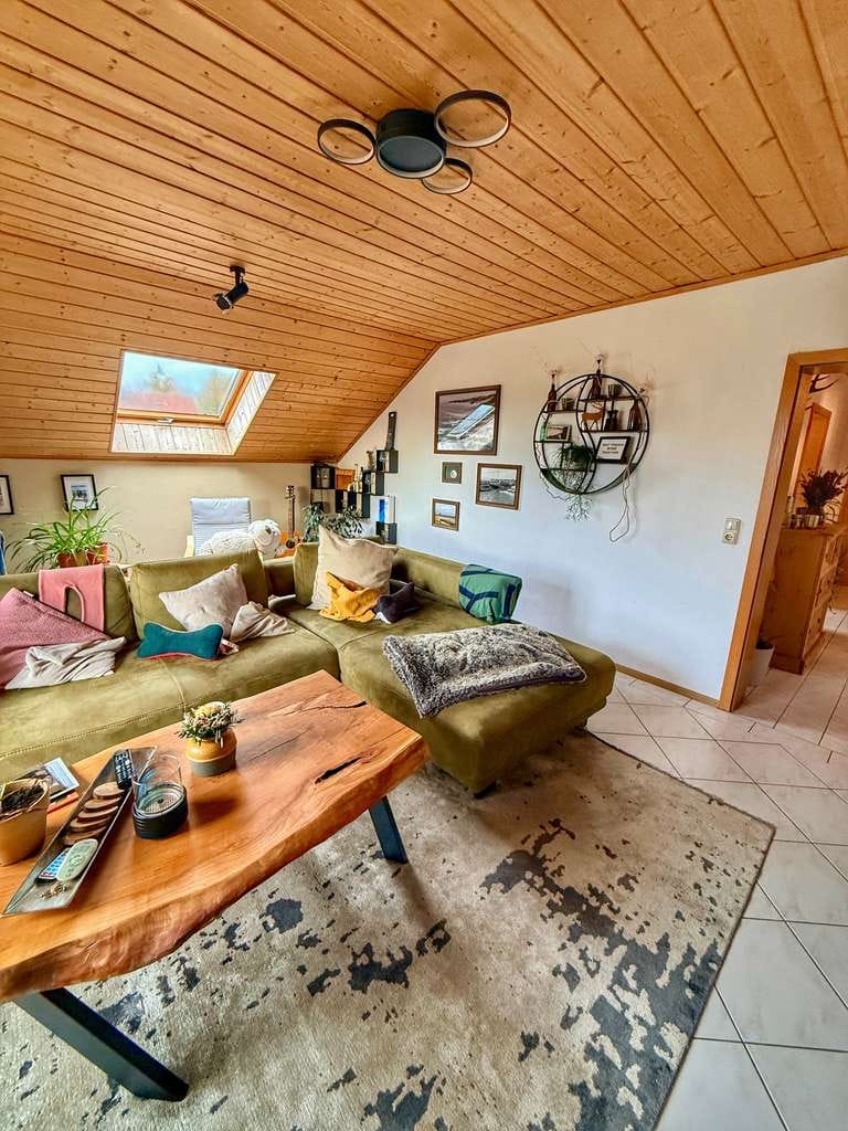 Immobilie in Hutthurm - Helle Dachgeschosswohnung mit Balkon & Gartenanteil in ruhiger Lage von Hutthurm zu verkaufen - Bild 2