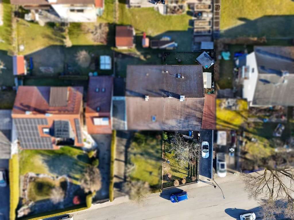Immobilie in Kolbermoor - Sonnige Doppelhaushälfte in guter Lage Kolbermoors – viel Platz und Potenzial! - Bild 1