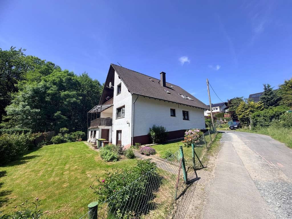 Immobilie in Neunkirchen-Seelscheid - Zwei-Parteienhaus mit tollem Grundstück - Bild 2