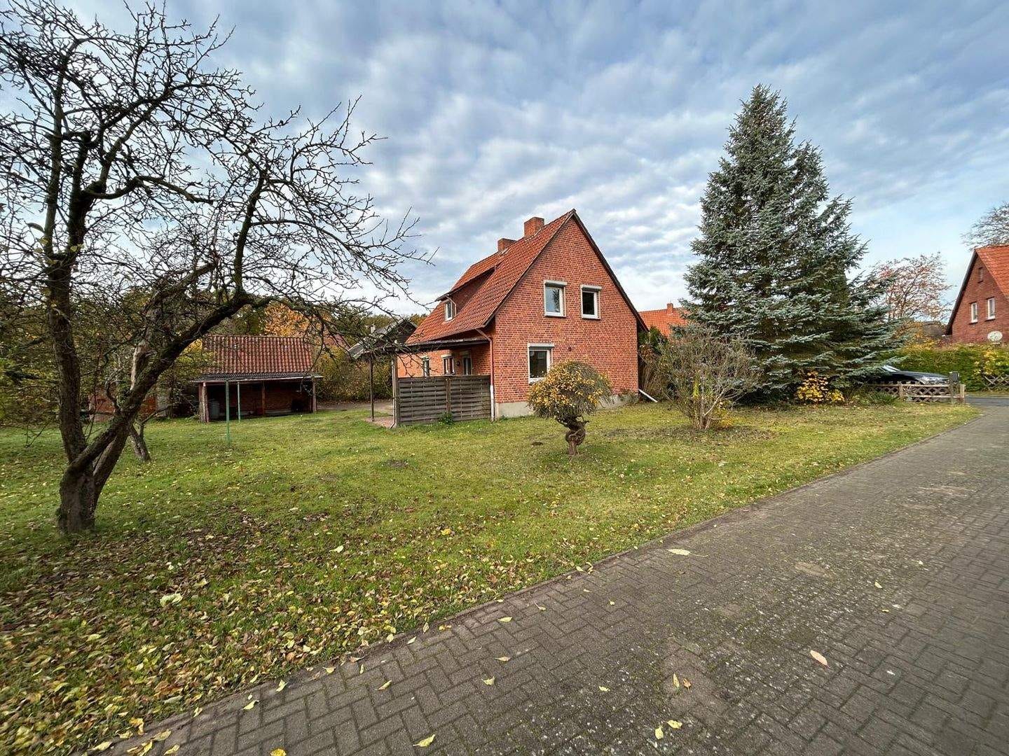 Immobilie in Lüneburg - EFH mit Einliegerwohnung und Keller in Lüneburg  - Bild 1