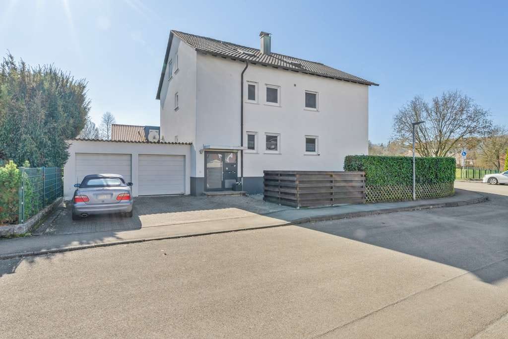 Immobilie in Riederich - Familienfreundliche 4-Zimmer-Wohnung mit Garten in Riederich - Bild 0