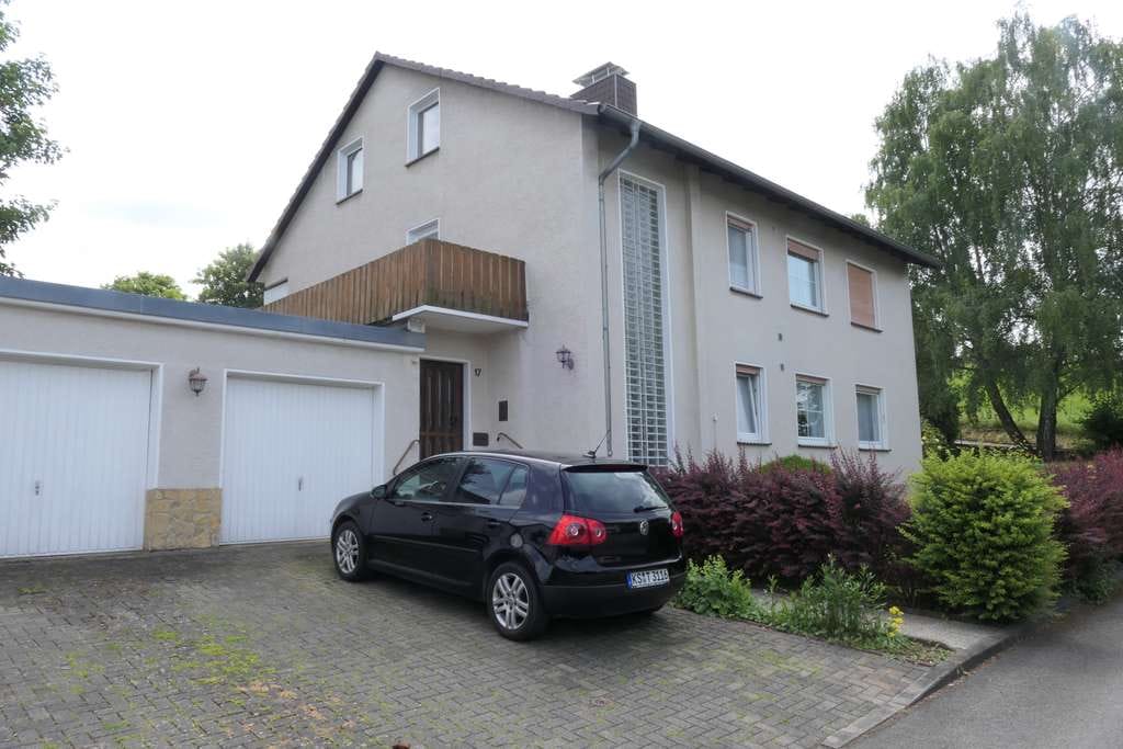 Immobilie in Wolfhagen - Zweifamilienhaus in ruhiger Wohnlage und guter Anbindung - Bild 0