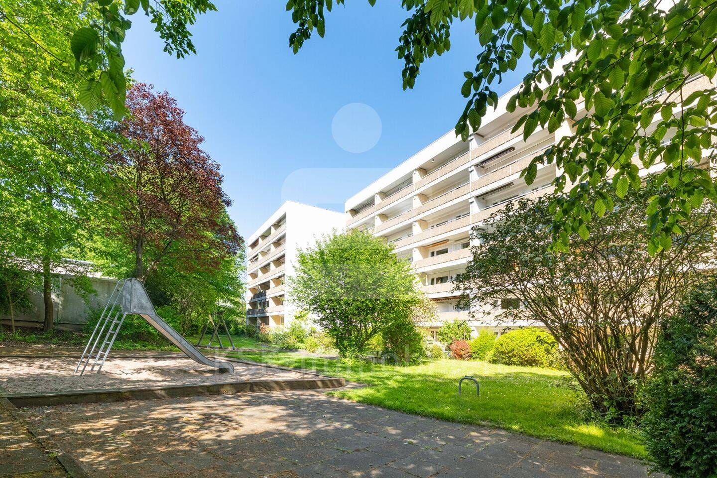 Immobilie in Hürth - Gepflegte Eigentumswohnung mit zwei Balkonen und Tiefgaragenstellplatz in 50354 Hürth-Hermülheim! - Bild 1