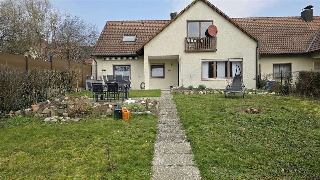 Immobilie in Poppenhausen - Großzügiges Reihenendhaus mit Einliegerwohnung, Garten und Garage in ruhiger Lage von Kützberg - Bild 0