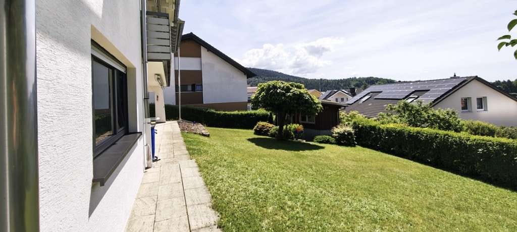 Immobilie in Malsch - Mehrgenerationenhaus mit drei Wohneinheiten und traumhaftem Fernblick. - Bild 3