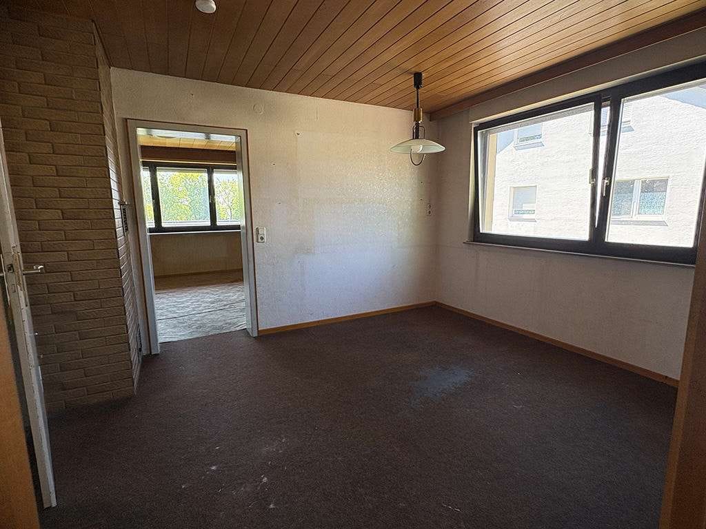 Immobilie in Ingersheim - Viel Platz für Ihre Ideen: Freistehendes 2-Familienhaus mit schönem Garten und Garage - Bild 4