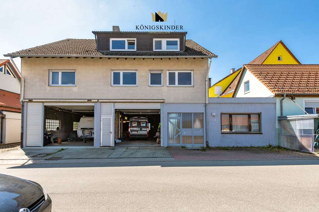 Immobilie in Erkenbrechtsweiler - Mehrfamilienhaus: Wohnen & Vermieten kombiniert (2 plus 1 Einheiten) - Bild 1