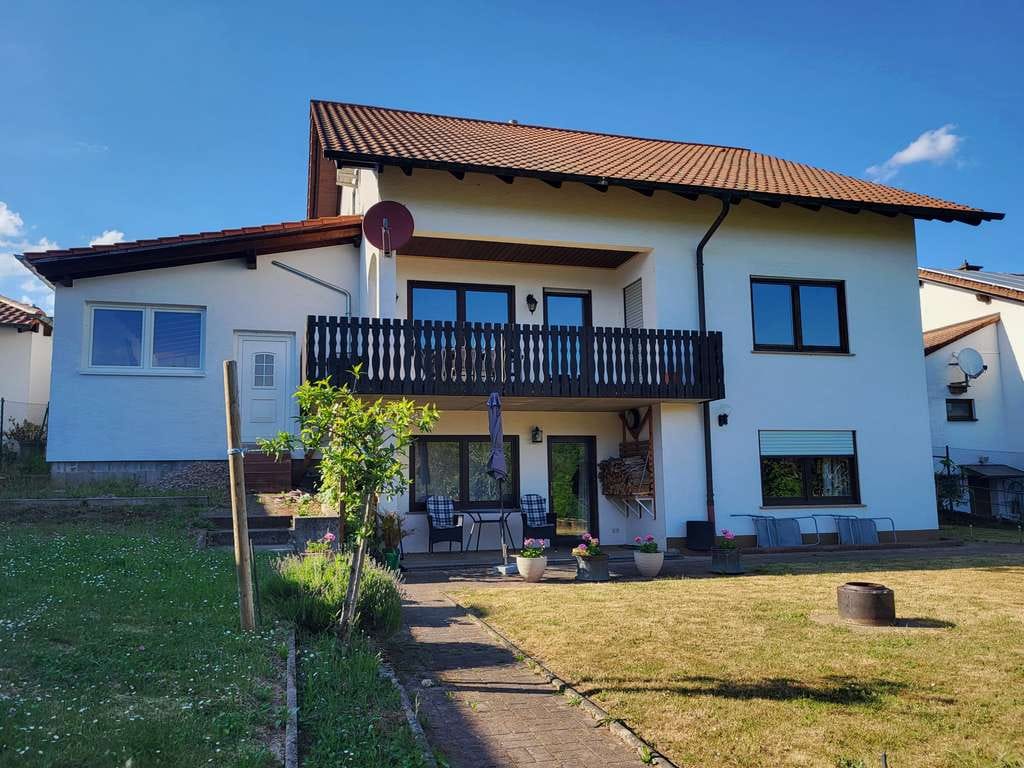 Immobilie in Busenberg - 2-3 Familienhaus in familienfreundlicher  Lage mit herrlichem Ausblick bis zur Burg Drachenfels! - Bild 1