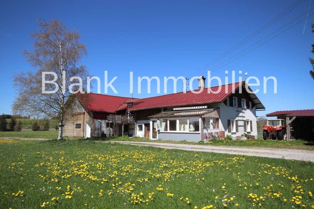 Immobilie in Betzigau - Renovierungsbedürftiger Bauernhof mit Bergblick, Alleinlage und Grund in Betzigau - Provisionsfrei - Bild 0
