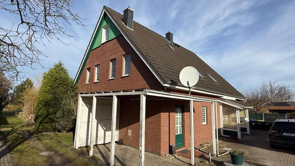 Immobilie in Schwerin - Kleines Mehrfamilienhaus mit großem Grundstück in Schwerin Warnitz zu kaufen! - Bild 0