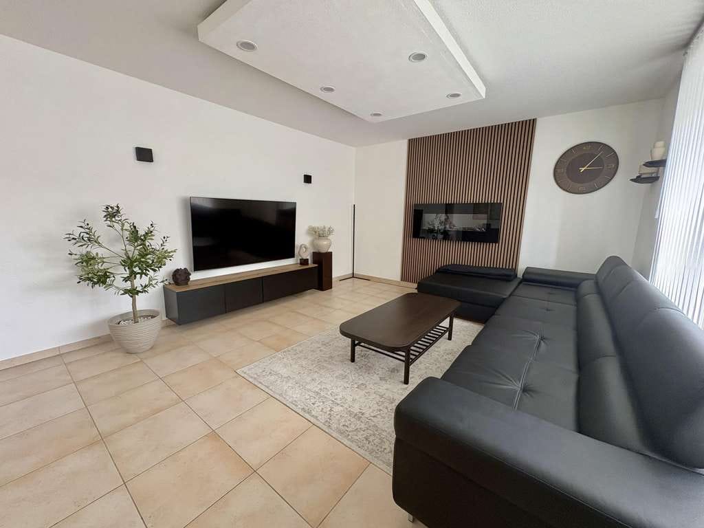 Immobilie in Hatzenbühl - Moderne Eigentumswohnung im gepflegten Dreifamilienhaus - Bild 1