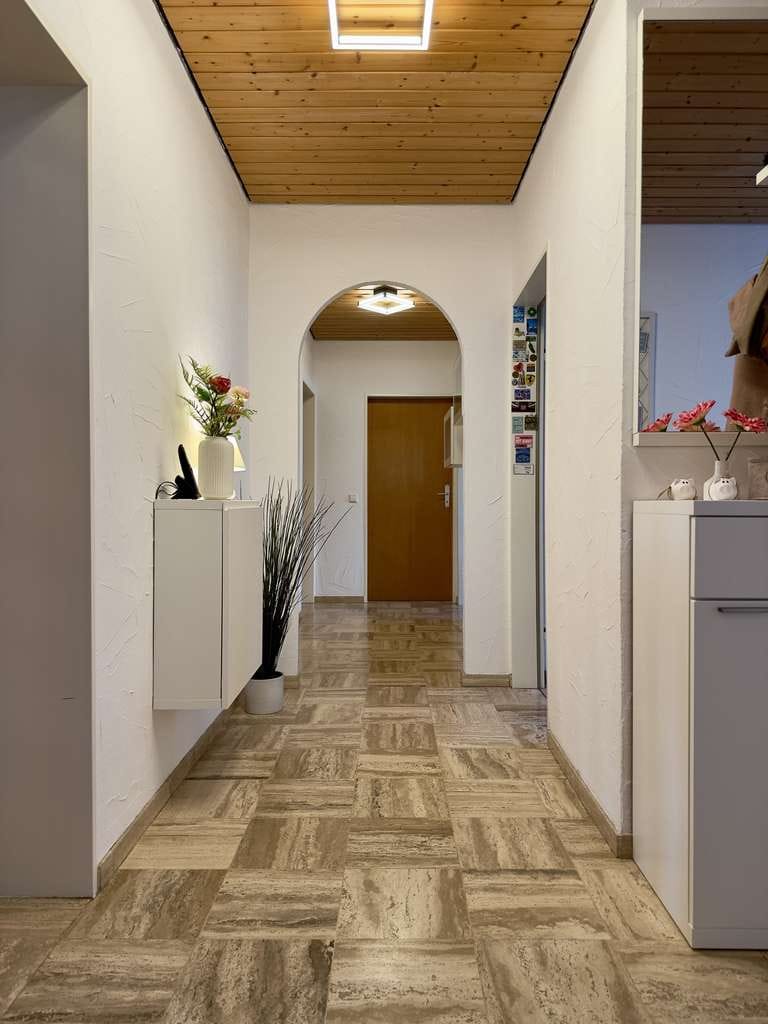 Immobilie in Aichtal - Gepflegtes 3-Familienhaus in ruhiger und bevorzugter Wohnlage von Aichtal-Grötzingen - Bild 2