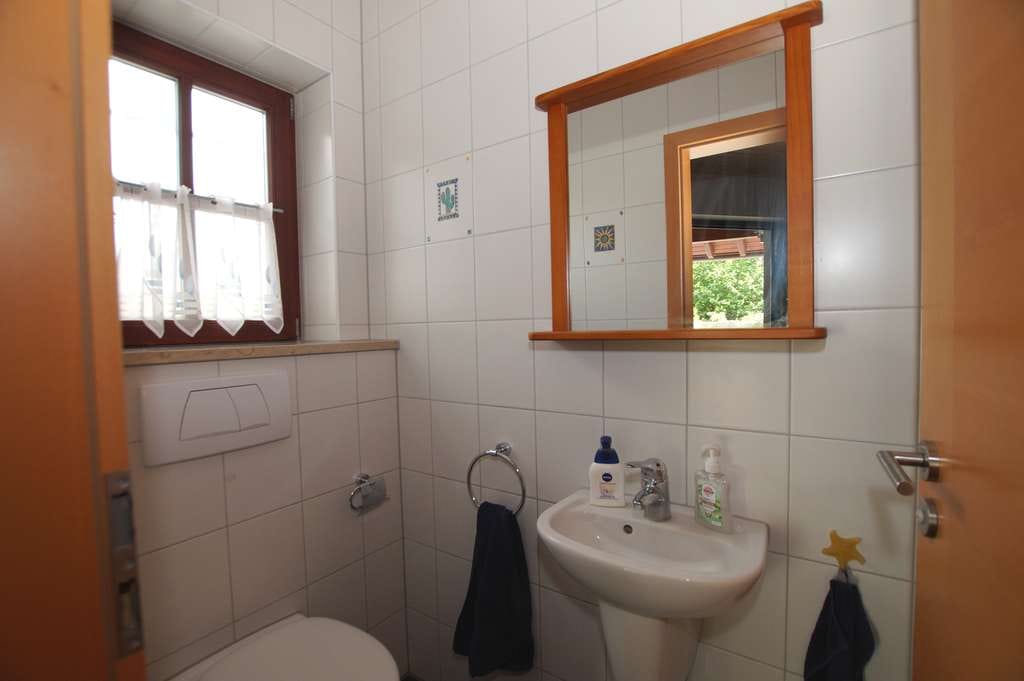 Immobilie in Pilsach - Charmantes Einfamilienhaus mit Gartenidylle und viel Platz für die Familie - Bild 3