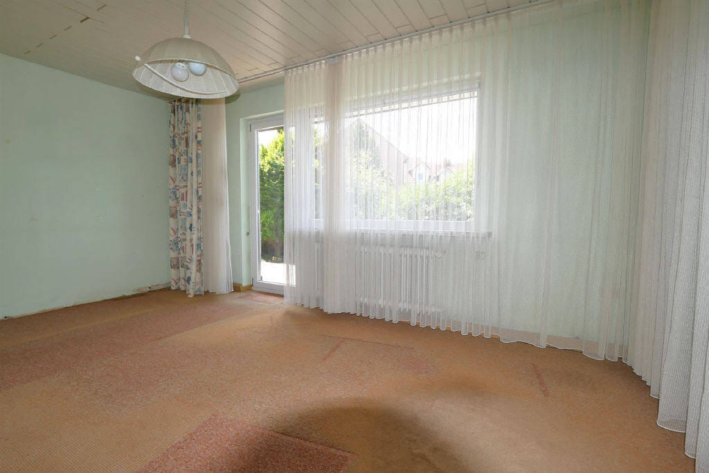 Immobilie in Rödental - Hier lässt es sich gut leben. Geräumiges EFH mit Garten in Rödental - Einberg - Bild 1