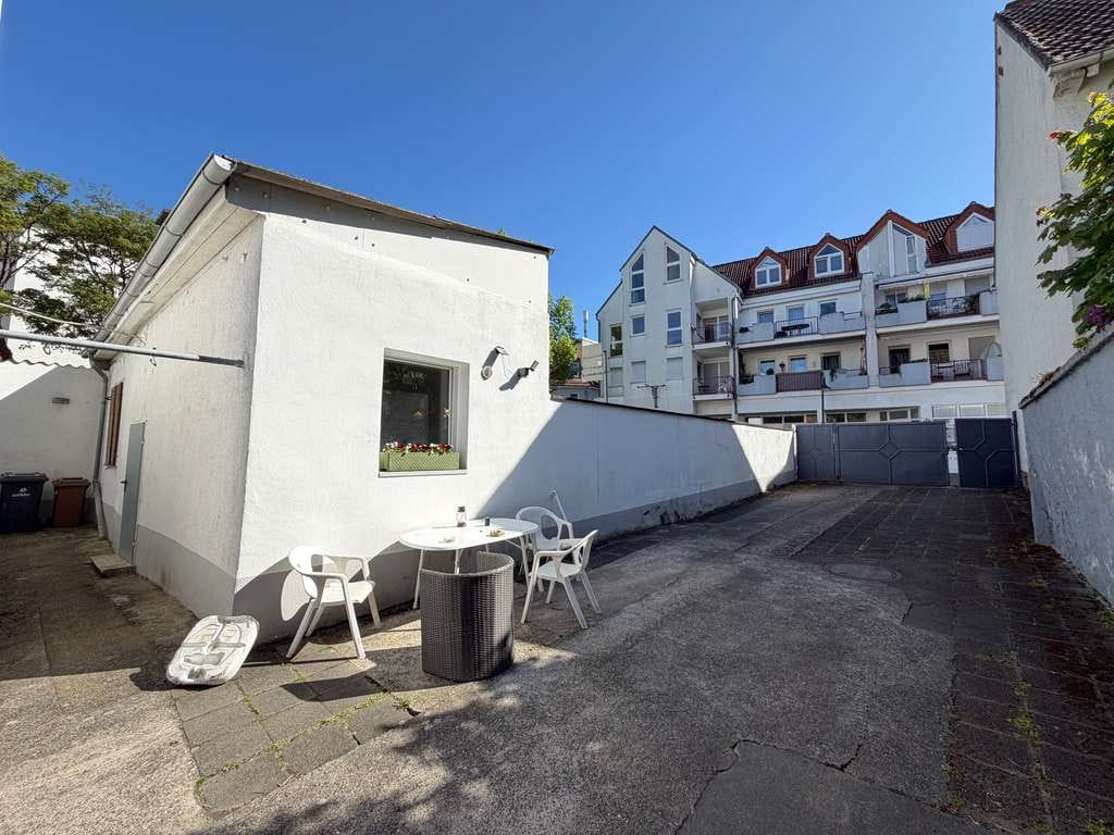 Immobilie in Bensheim - Bensheim Innenstadt - Mehrfamilienhaus mit Hinterhaus 4 Wohneinheiten und  Doppelgarage - Bild 2