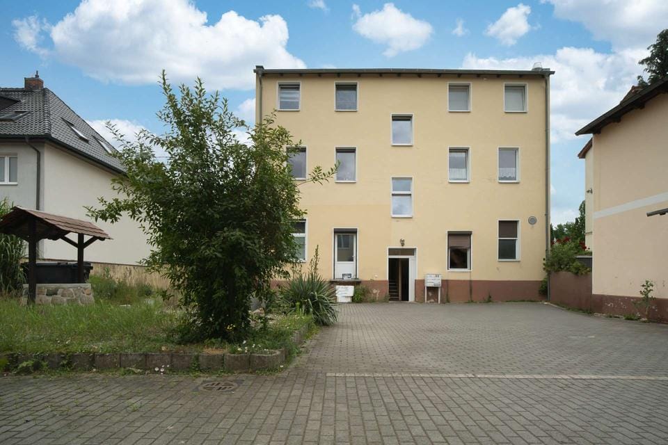 Immobilie in Hohen Neuendorf - 5,67% Rendite: Saniertes MFH mit 8 Einheiten mit Entwicklungspotenzial im Zentrum Hohen Neuendorf - Bild 0