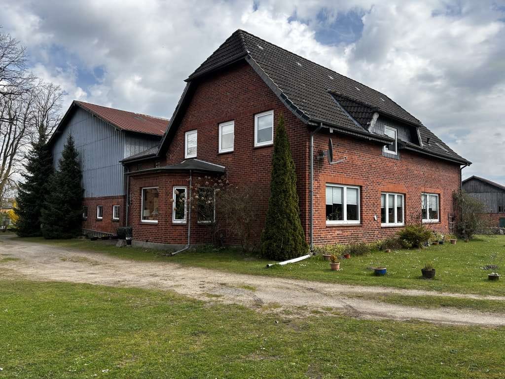 Immobilie in Groß Niendorf - Großzügige Immobilie mit Einliegerwohnung und angrenzender Scheune - Bild 1