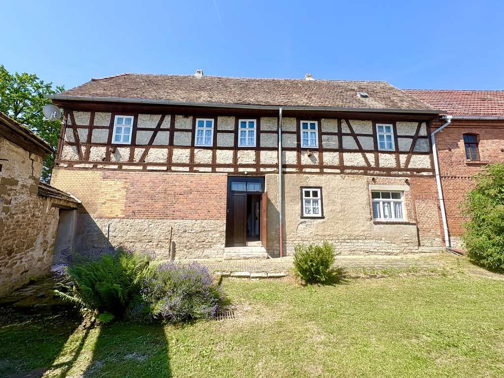 Immobilie in Ilmtal-Weinstraße - Weitläufiger 3-Seitenhof in ruhiger Lage – Stadt nah zu Weimar - Bild 0
