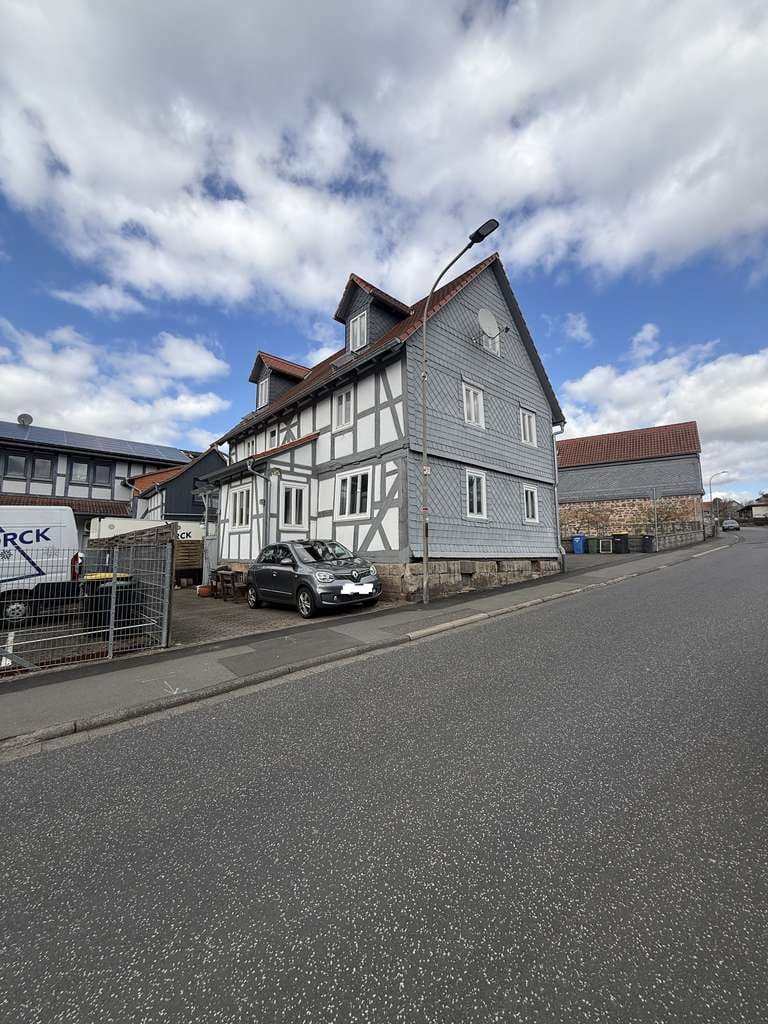 Immobilie in Cölbe - Zweifamilienhaus in zentraler Wohnlage von Cölbe - Bild 0