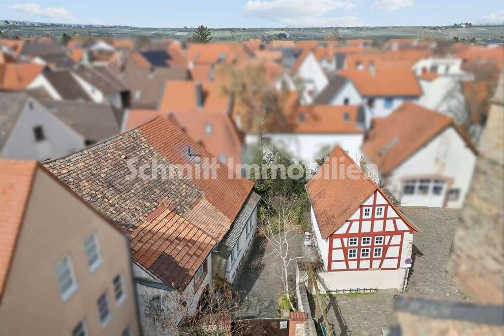 Immobilie in Freinsheim - Geschichte zum Einziehen. Denkmalensemble mit Fachwerkhaus im Herzen von Freinsheim. - Bild 0