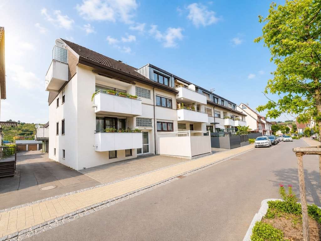 Immobilie in Benningen am Neckar - Ihr neues Zuhause am Neckar: Maisonette mit Balkon, Dachterrasse und Garage - Bild 1