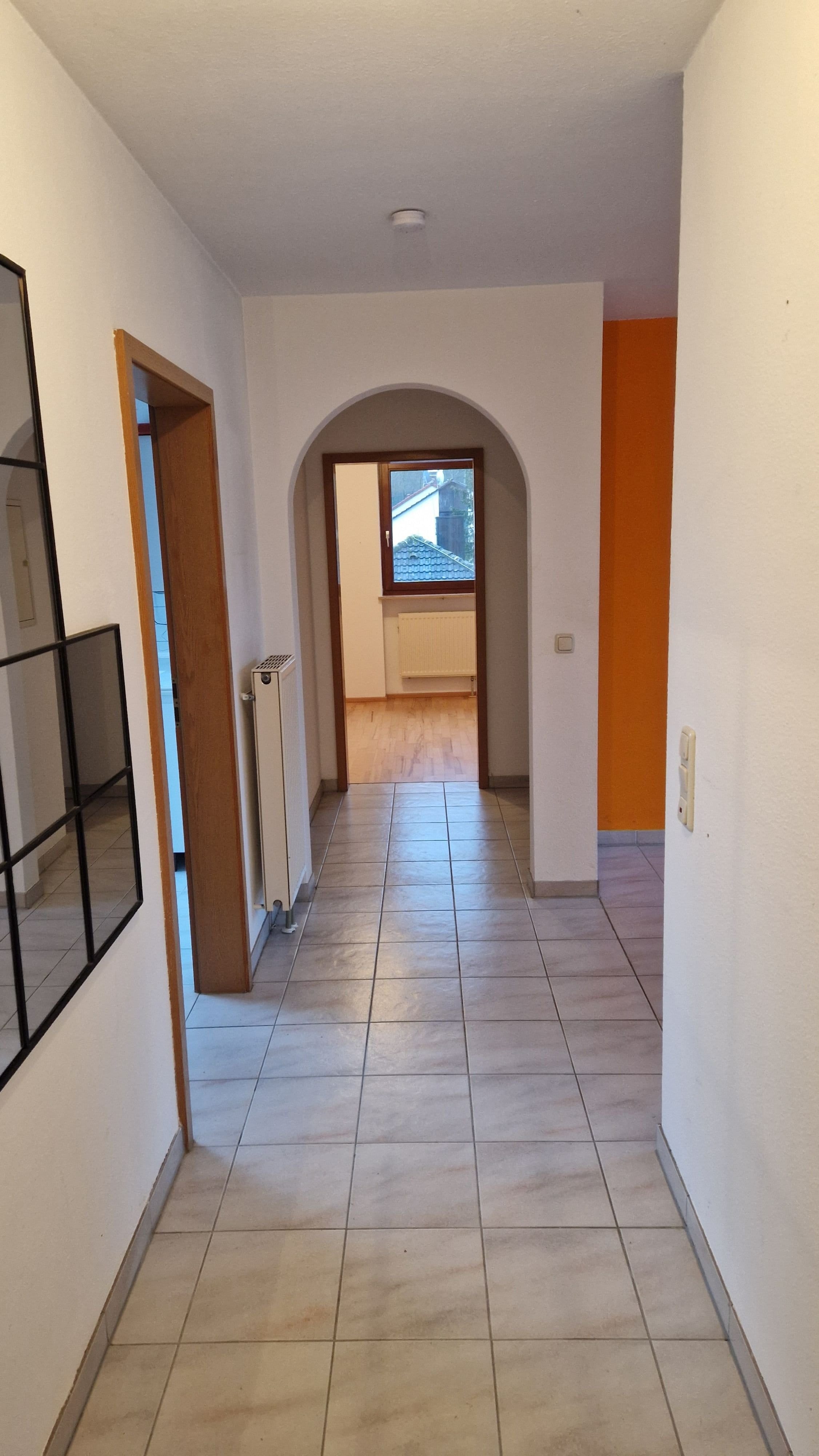 Immobilie in Hemhofen - Außergewöhnliche, sehr ruhig am Waldrand gelegene 3-Zi.- Wohnung mit Garage u. Anbau - sofort frei - Bild 2