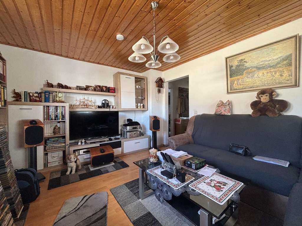 Immobilie in Kirchheim am Neckar - Kapitalanlage in Kirchheim am Neckar – 2,5 Zimmer in kernsaniertem Dreifamilienhaus - Bild 3