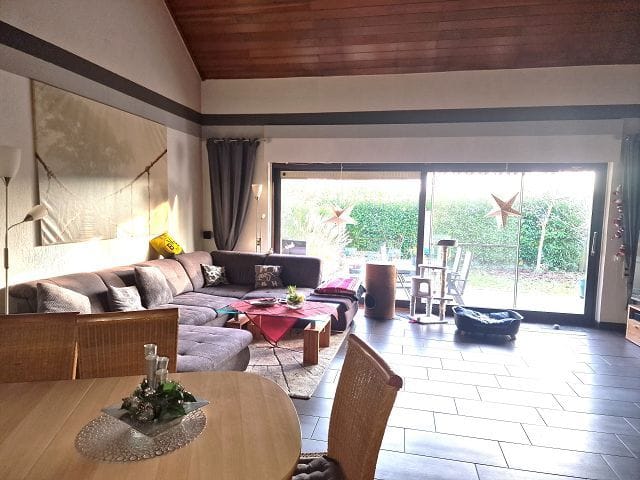 Immobilie in Hünxe - * Doppelhaushälfte mit viel Platz und mit besonderem Charme, Garten und Garage * - Bild 0