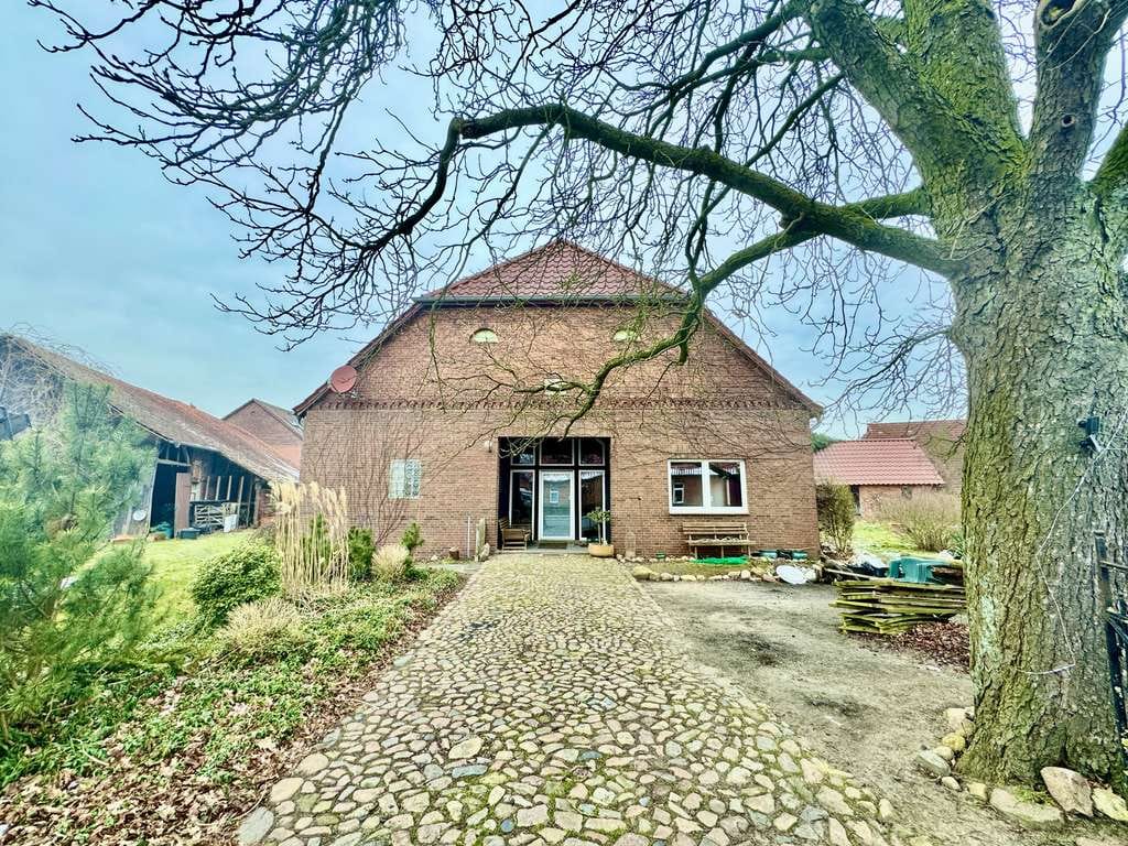 Immobilie in Nienburg/Weser - Kernsanierter Resthof zentral in Erichshagen / großzügiges Platzangebot / großer Garten / Scheunen - Bild 1