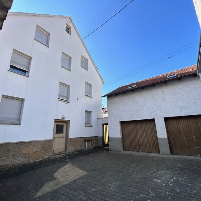 Immobilie in Bretten - Dreifamilienhaus mit Doppelgarage u. Scheune für Anpacker oder Investoren - Bild 4