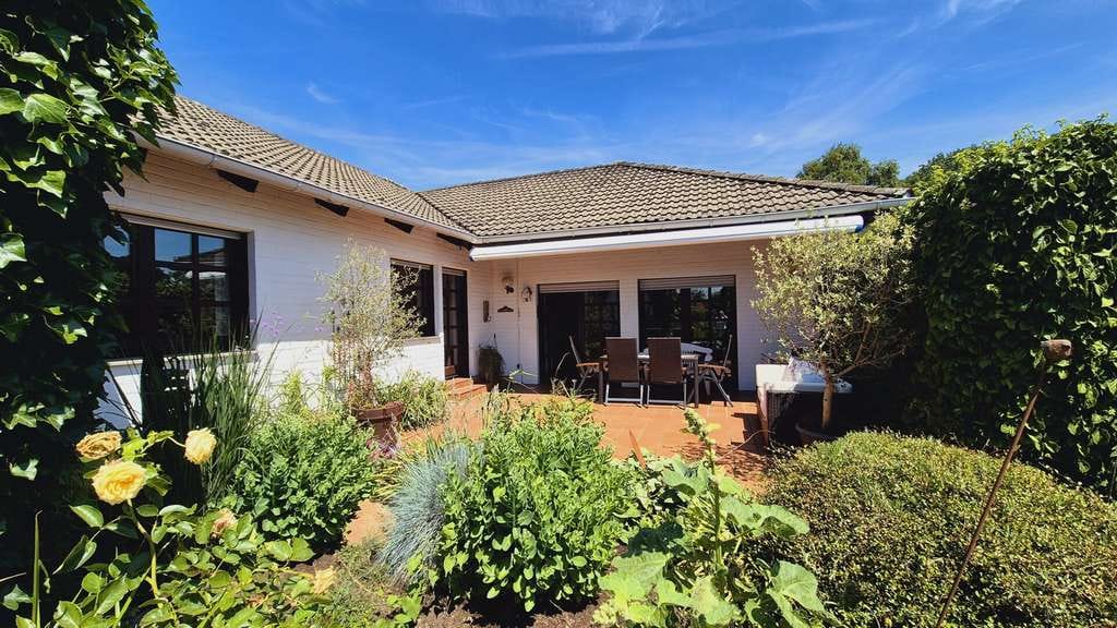Immobilie in Reken - Stilvolles 2-Familienhaus mit sep. Eingängen, 2 herrlichen Gärten & DP-Garage in ruhiger Sackgasse - Bild 0