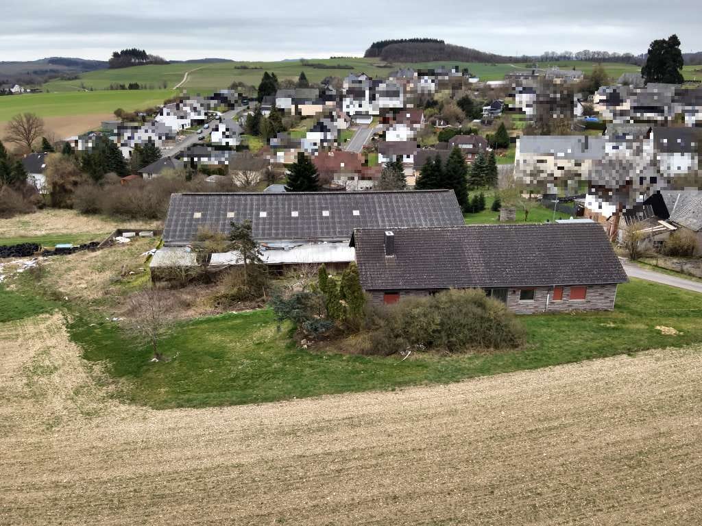 Immobilie in Mörschied - landwirtschaftliches Anwesen mit Wohnhaus, ehemaligem Stall und Scheune - Bild 2