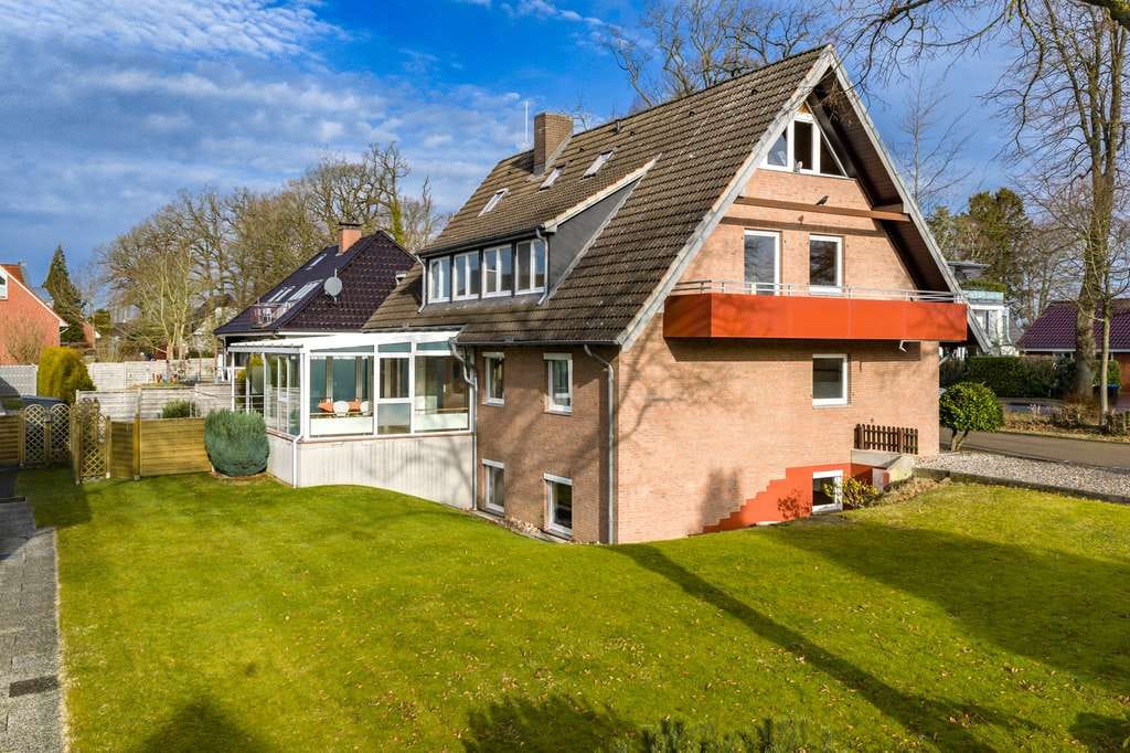 Immobilie in Scharbeutz - Haus mit 5 Wohneinheiten in Ostseenähe- Gästeappartements vermieten und selber wohnen - Bild 1