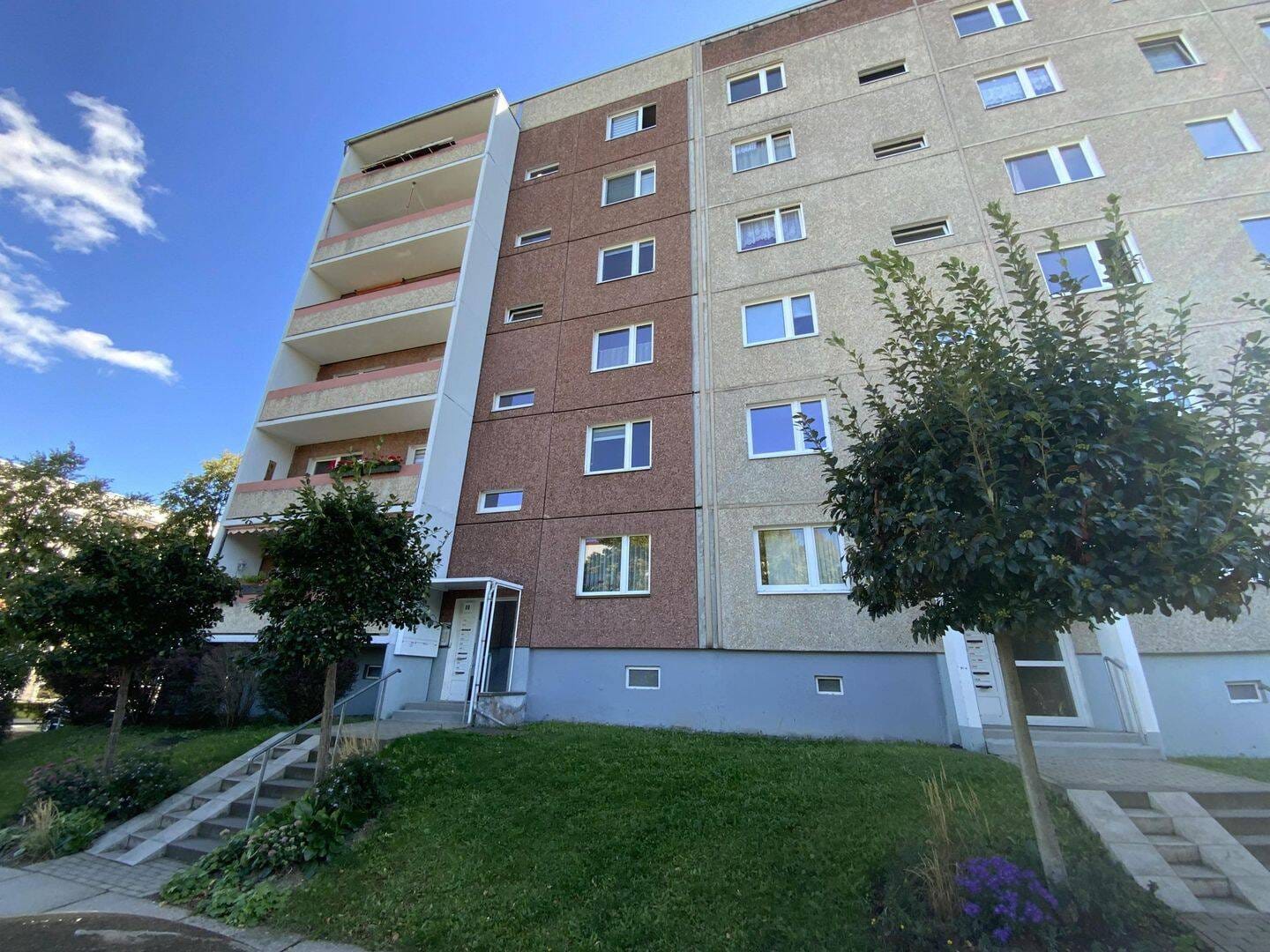 Immobilie in Saalfeld/Saale - Geräumige 4-Raum-Eigentumswohnung mit Balkon - Bild 1