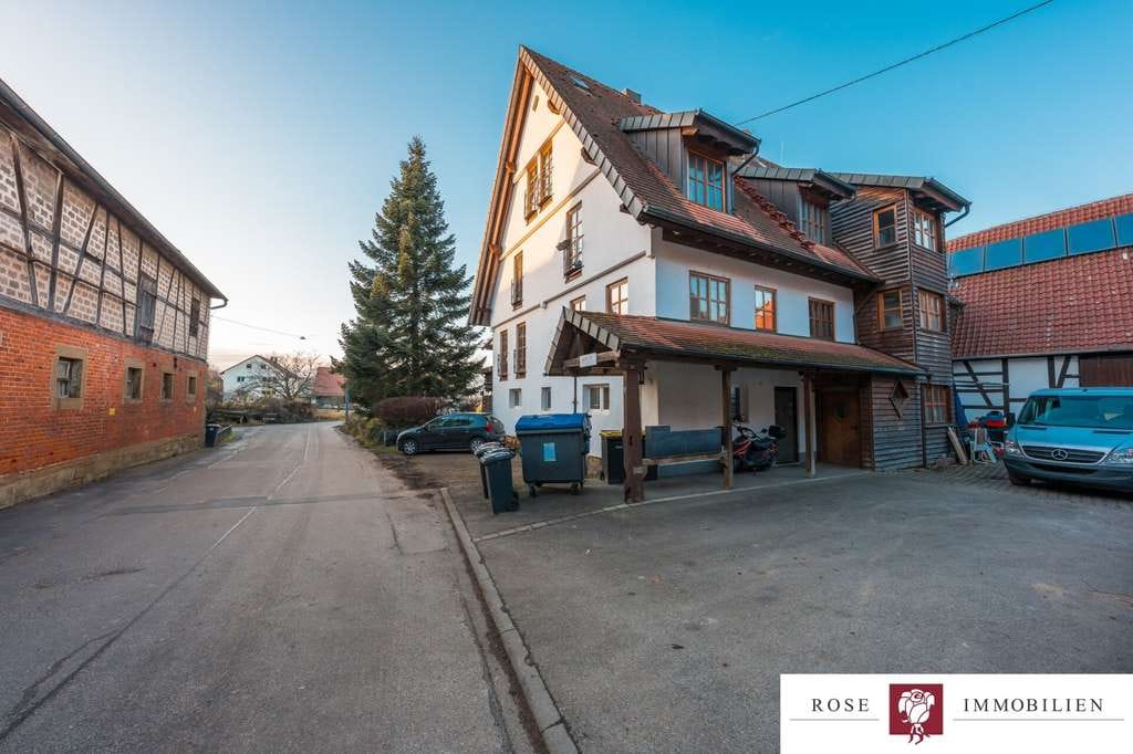 Immobilie in Leutenbach - Helle Dachgeschosswohnung mit ausgebauter Bühne, Stellplatz und wunderschönem Ausblick auf die Felde - Bild 4