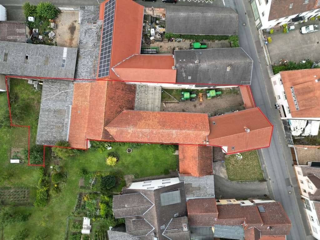 Immobilie in Großostheim - Charmantes renovierungsbedürftiges Einfamilienhaus mit großem Grundstück und vielseitiger Scheune - Bild 1