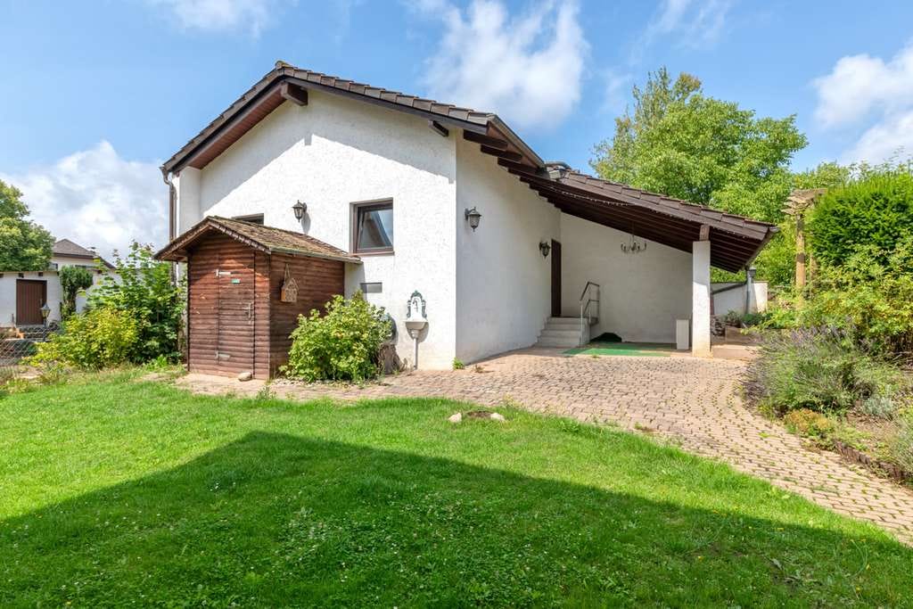 Immobilie in Aarbergen - CHARMANTES EIN- ODER ZWEIFAMILIENHAUS! Mit großem Grundstück und vielfältigem Potenzial - Bild 0