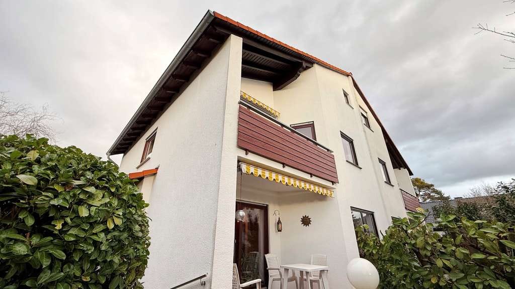 Immobilie in Bickenbach - GEPFLEGTE WOHNUNG GEBAUT WIE EINE DOPPELHAUSHÄLFTE MIT GARTEN IN GESUCHTER LAGE ### - Bild 0