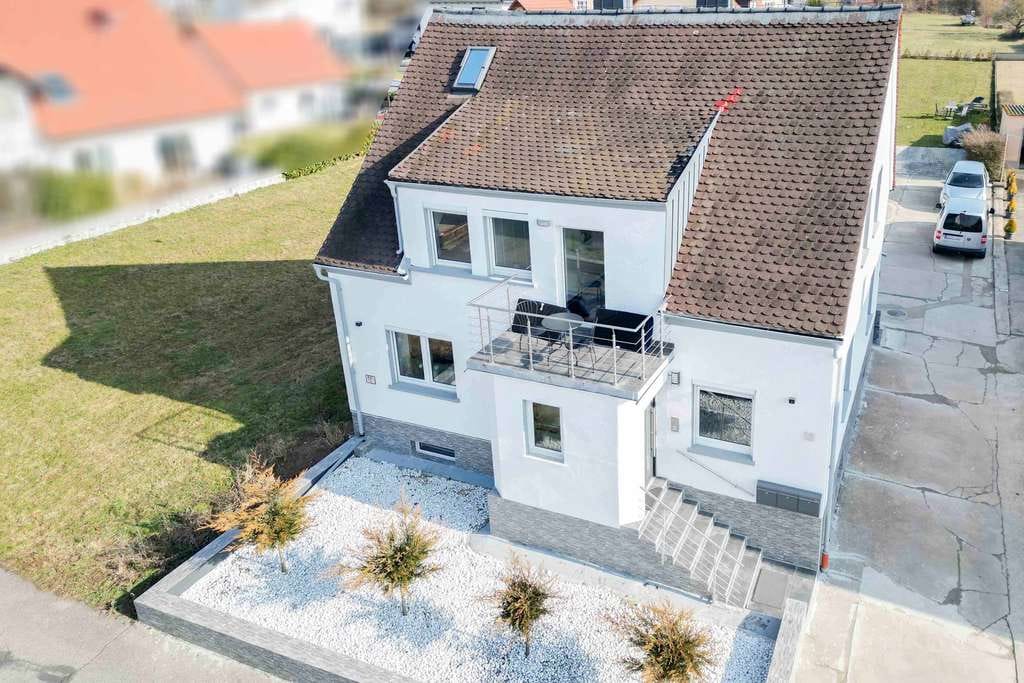 Immobilie in Oberhaid - Attraktives Wohnpaket: Saniertes Zweifamilienhaus + Nebengebäude als eigene Einheit in Staffelbach - Bild 1