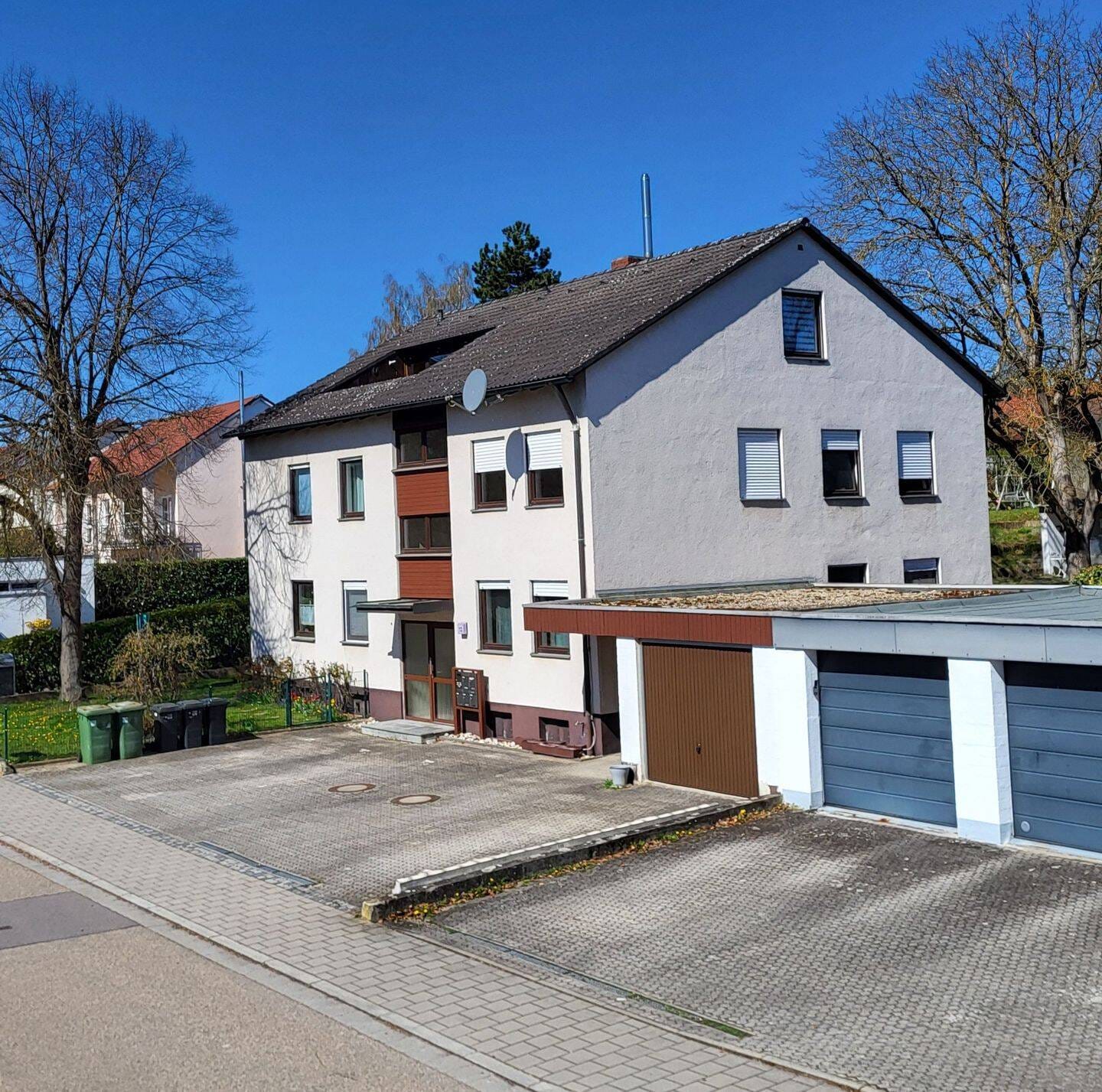 Immobilie in Regensburg - 5-Fam.-Haus in Regensburg-Oberisling mit großem Garten und Garage - Bild 0