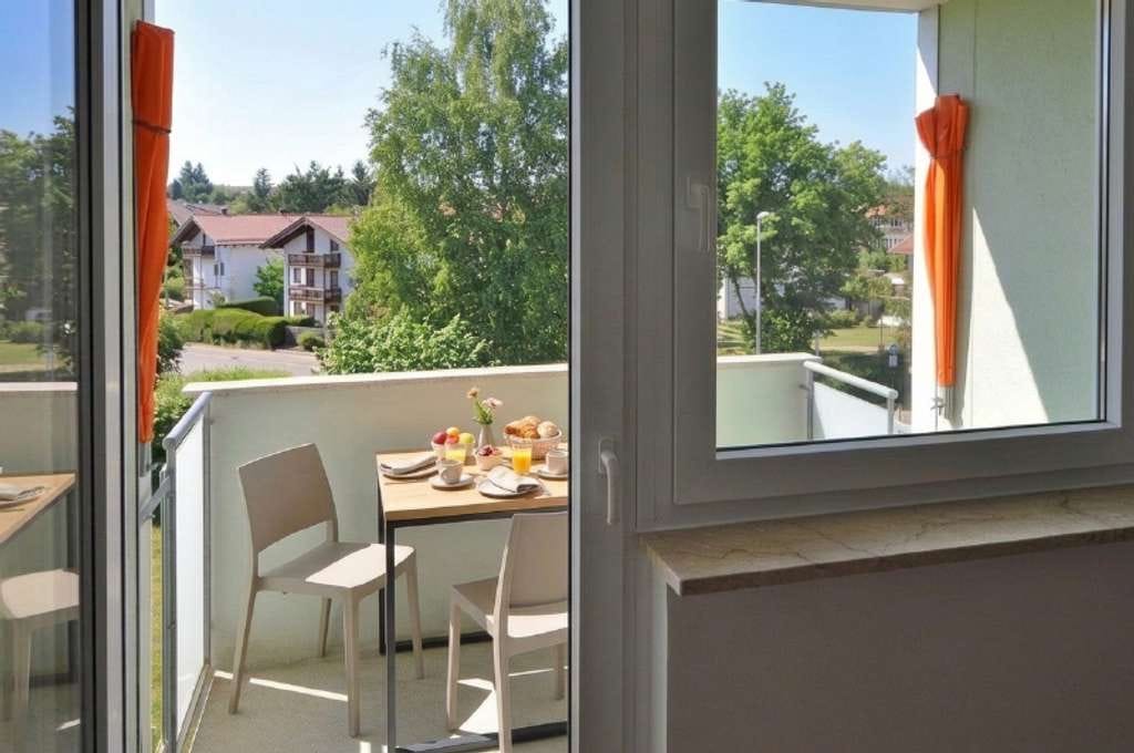 Immobilie in Holzkirchen - Aufwendig sanierte 3-Zi-Whg. mit Südloggia und schönem Ausblick - Bild 3